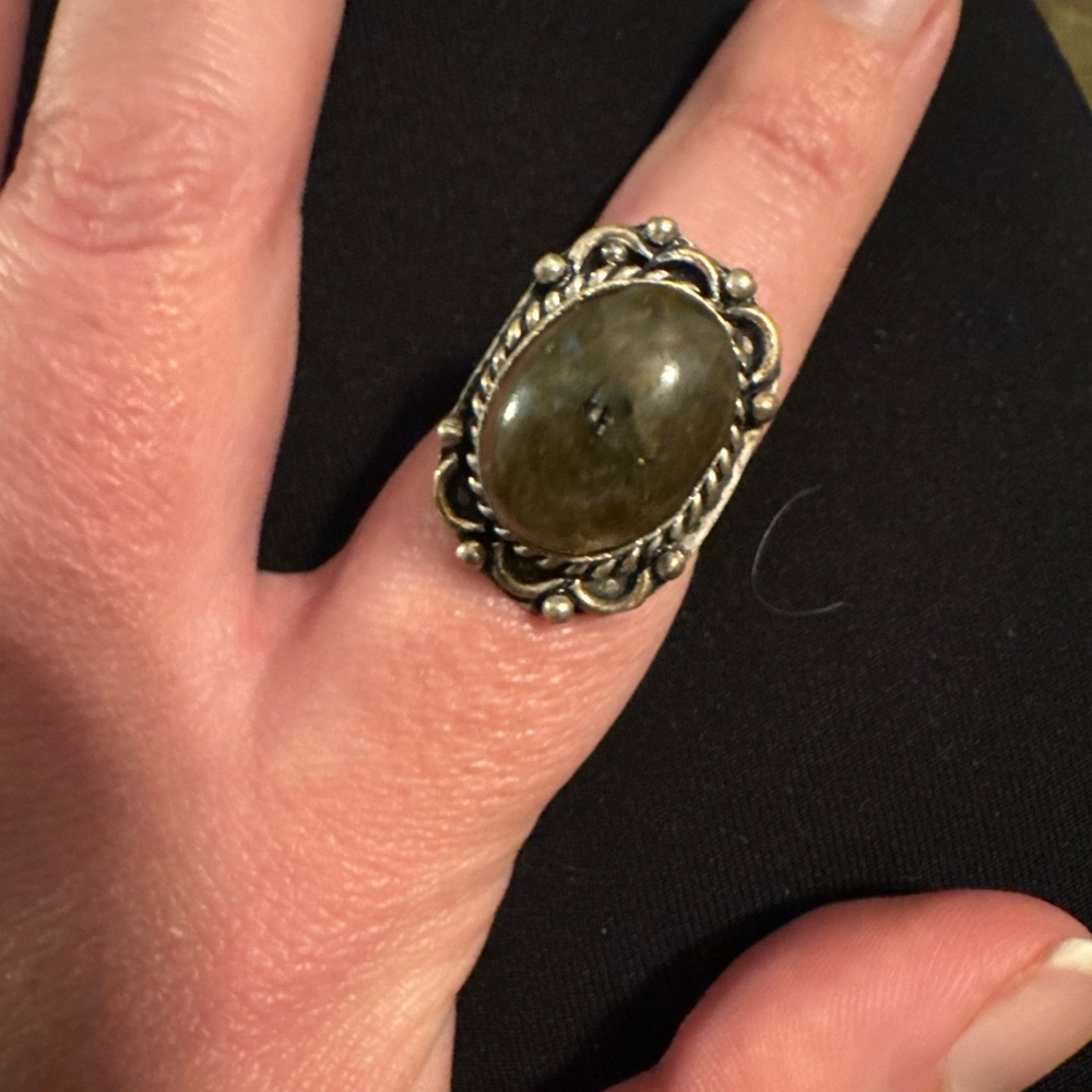 Elegant Silver and Black Stone Lapis 925 size 8